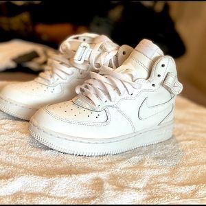 White high top Nike air forces